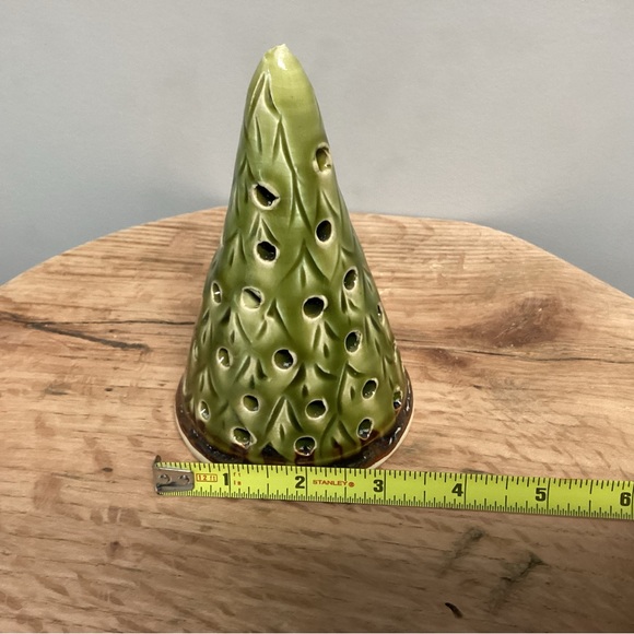 🟢 Stunning Handmade / Hand Painted & Kiln Fired Ceramic Crafted Christmas Tree - Picture 9 of 10